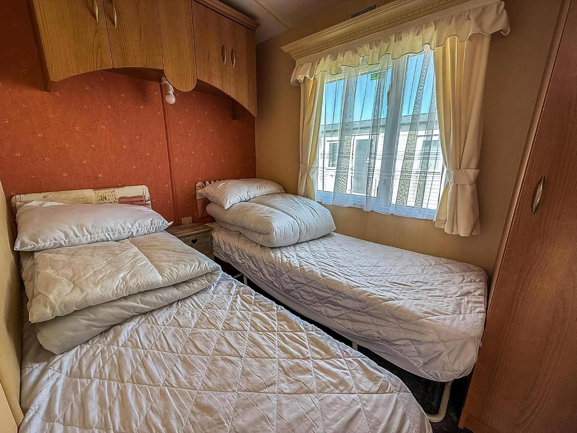 Superb Caravan By The Seaside In Kessingland, Suffolk Ref 90040Sg Benacre ภายนอก รูปภาพ